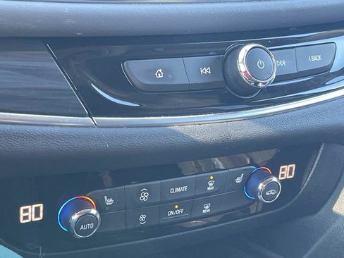 Used 2019 Buick Enclave Essence image 19