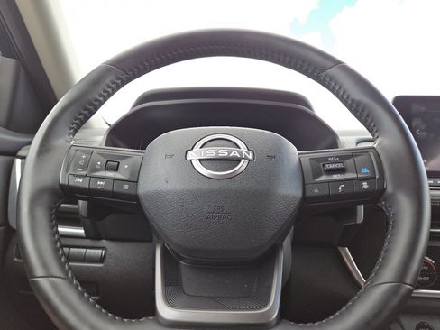 Used 2025 Nissan Rogue SV FWD image 23