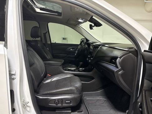 Used 2018 Chevrolet Traverse Premier w/ Driver Confidence II Package FWD image 23