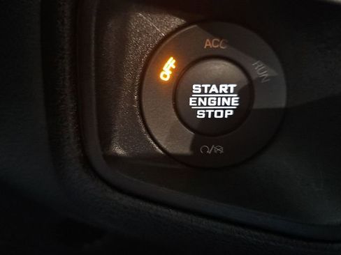 Used 2025 Jeep Wrangler Sport image 17