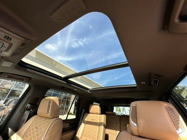 Used 2024 Cadillac Escalade Premium Luxury AWD/4WD image 28