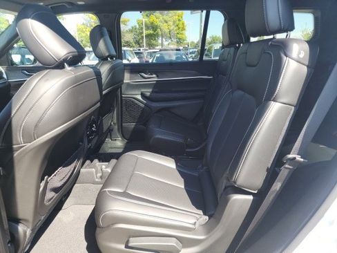 New 2025 Jeep Grand Cherokee L Limited w/ Luxury Tech Group II image 25