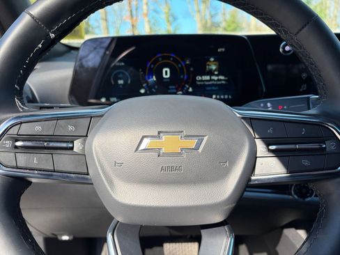Used 2025 Chevrolet Equinox LT FWD image 27