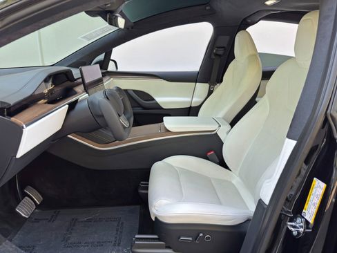 Used 2023 Tesla Model X image 16