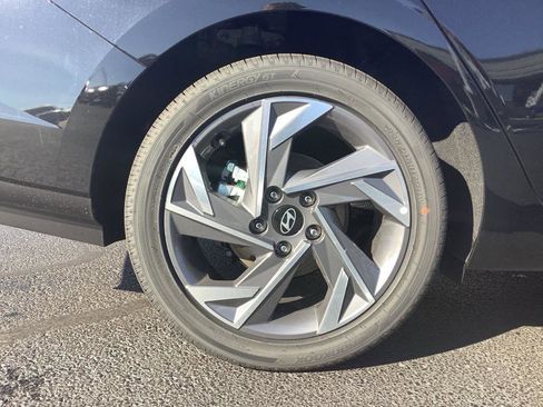 New 2025 Hyundai Elantra Limited image 7