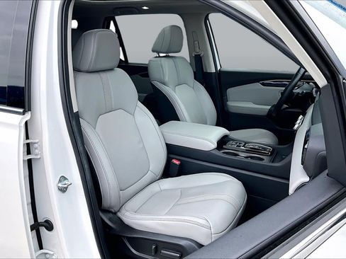 Used 2023 Honda Pilot Touring image 9