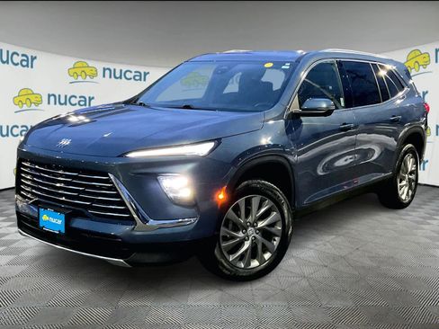 Used 2025 Buick Enclave Preferred image 3