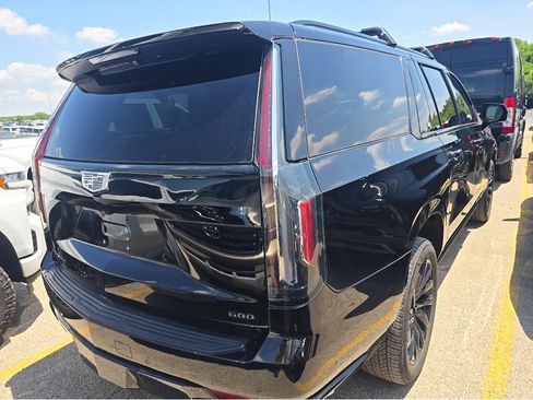 Used 2024 Cadillac Escalade ESV Sport w/ LPO, ONYX Package AWD/4WD image 5