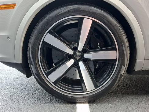 Certified 2025 Porsche Cayenne Turbo AWD/4WD image 15