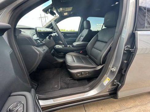 Used 2025 Buick Enclave Sport Touring FWD image 18