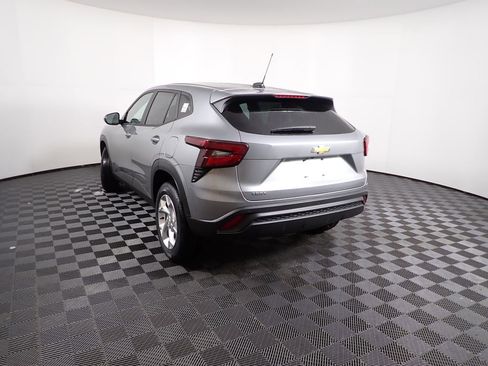 New 2026 Chevrolet Trax LS w/ LS Convenience Package FWD image 10