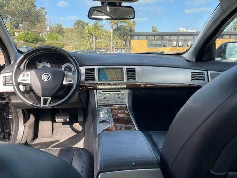 Used 2011 Jaguar XF Premium RWD image 28