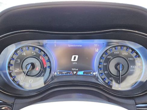 Used 2023 Chrysler 300 C image 24