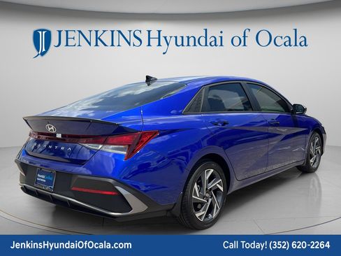 Certified 2025 Hyundai Elantra Sport FWD image 3