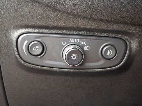 Used 2020 Chevrolet Equinox LT image 25