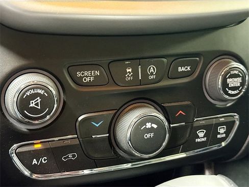 Used 2018 Jeep Cherokee Trailhawk w/ Cold Weather Group image 17