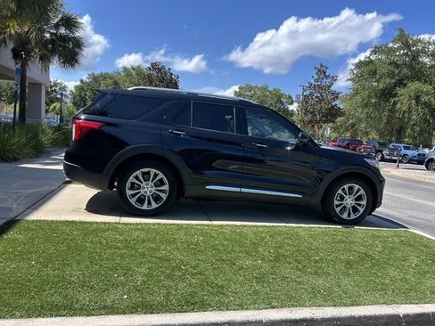 Certified 2022 Ford Explorer Limited w/ Equipment Group 301A RWD image 4