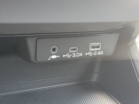 Used 2025 Subaru Crosstrek 2.5i Premium AWD/4WD image 19