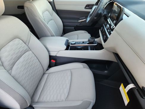 New 2025 Nissan Pathfinder SV w/ Black Appearance Package image 10