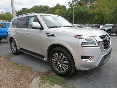 Used 2024 Nissan Armada SL w/ Captain's Chairs Package image 21