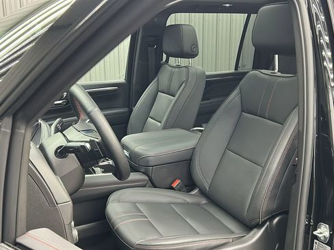 Used 2025 Chevrolet Suburban RST w/ RST Capability Package image 30