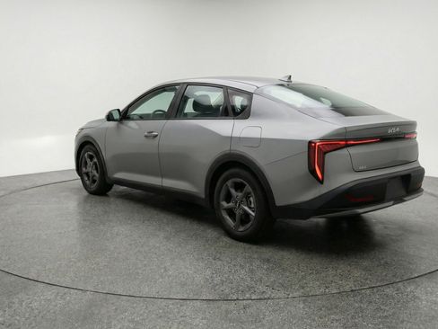 Used 2025 Kia K4 LXS image 6