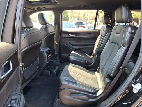 Used 2023 Jeep Grand Cherokee L Laredo image 10