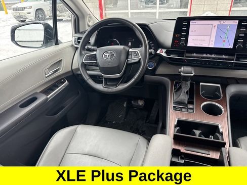 Used 2023 Toyota Sienna XLE w/ XLE Plus Package image 11