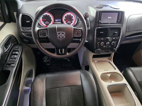 Used 2019 Dodge Grand Caravan SXT image 13