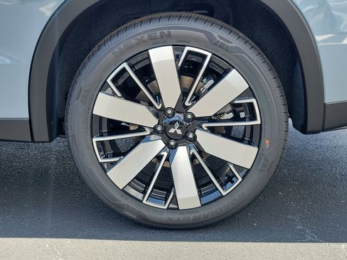 New 2026 Mitsubishi Outlander SE FWD image 11