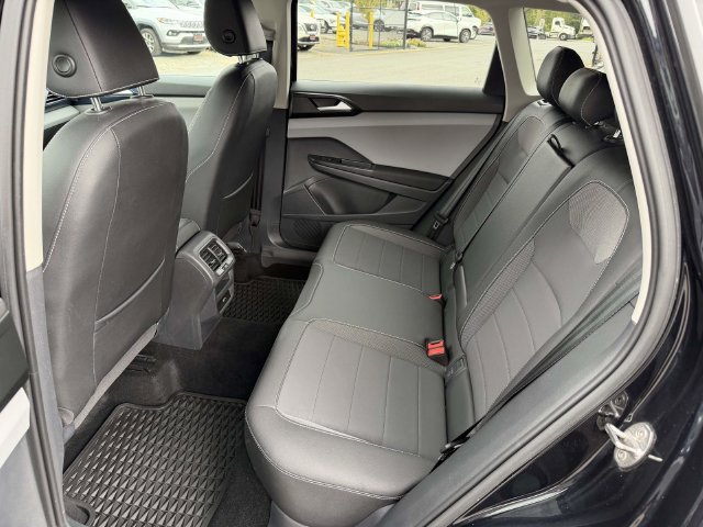 Used 2023 Volkswagen Taos SE FWD image 13