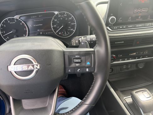 Used 2025 Nissan Rogue SV AWD/4WD image 15