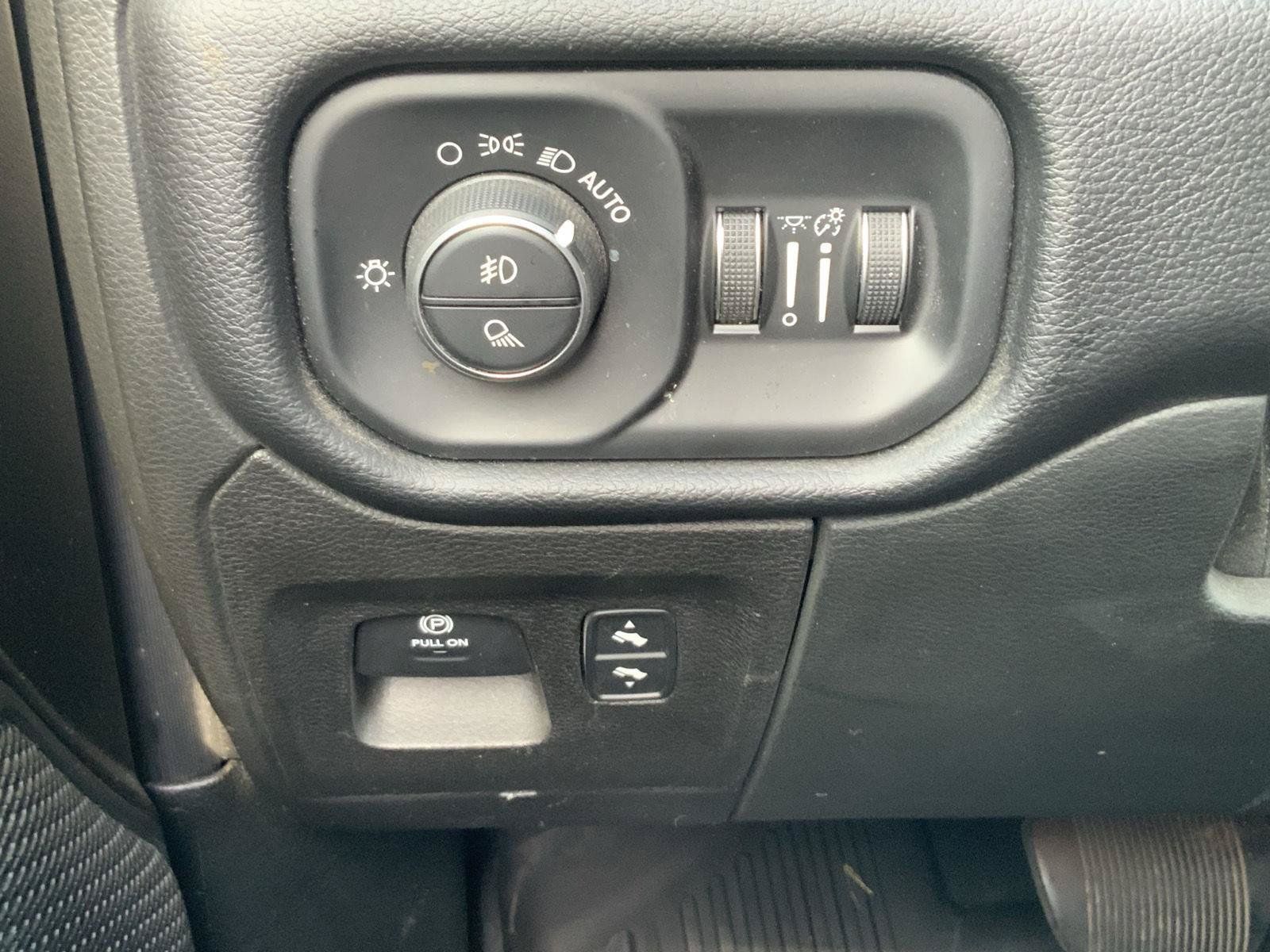 Used 2019 RAM 1500 Big Horn AWD/4WD image 28