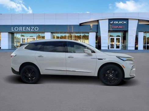 Used 2023 Buick Enclave Essence w/ Sport Touring Edition image 4