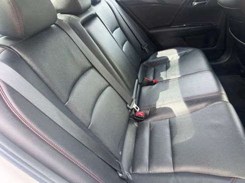 Used 2017 Honda Accord Touring image 18