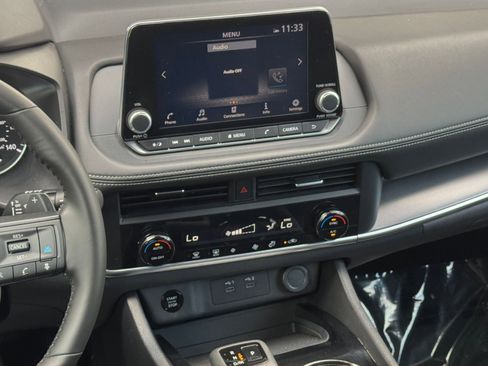 Used 2025 Nissan Rogue SV image 20