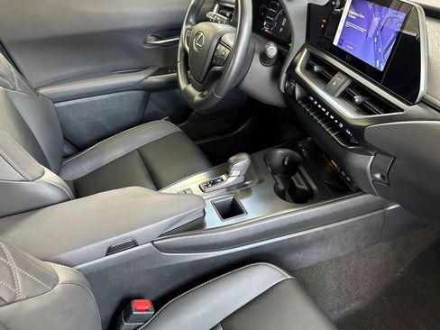 Used 2025 Lexus UX 300h FWD w/ Accessory Package (Z2) image 20