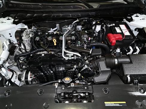Used 2024 Nissan Altima 2.5 SR FWD image 17