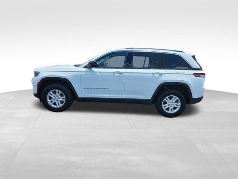 Certified 2023 Jeep Grand Cherokee Laredo image 8