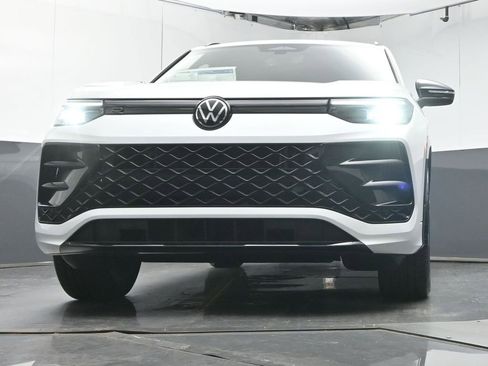 New 2026 Volkswagen Tiguan SE R-Line image 32