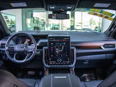 Used 2025 GMC Yukon XL Denali image 15