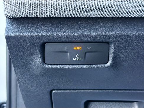 Used 2025 Volkswagen Tiguan S image 34