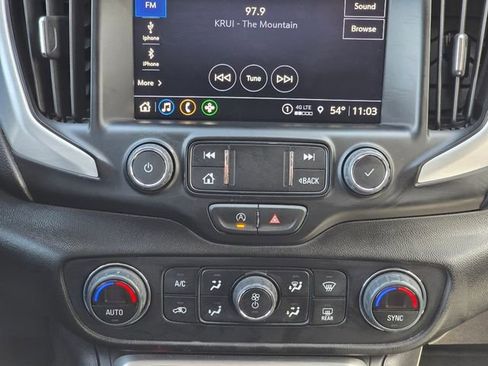 Used 2024 GMC Terrain SLT image 25