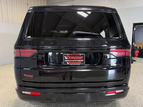 Used 2023 Jeep Wagoneer Series II w/ Convenience Group I AWD/4WD image 5