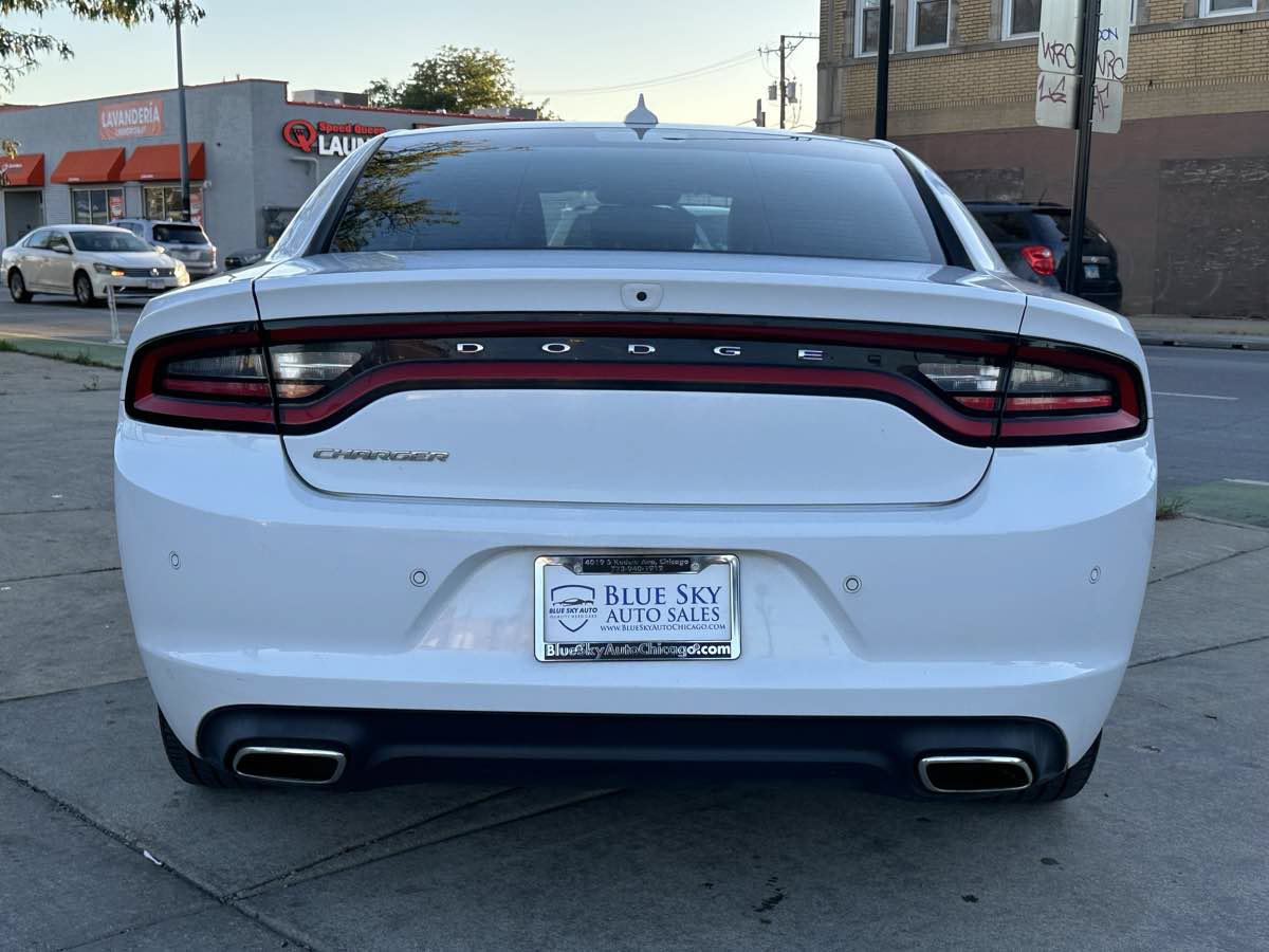 Used 2022 Dodge Charger SXT w/ Plus Group RWD image 6
