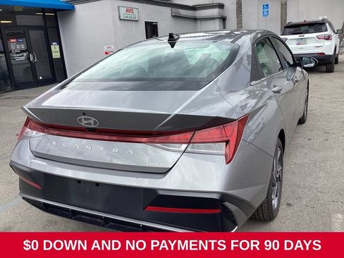 Used 2025 Hyundai Elantra Limited FWD image 5