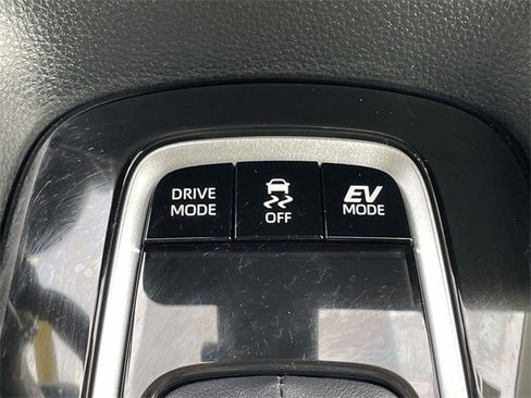 Used 2025 Toyota Corolla LE image 32