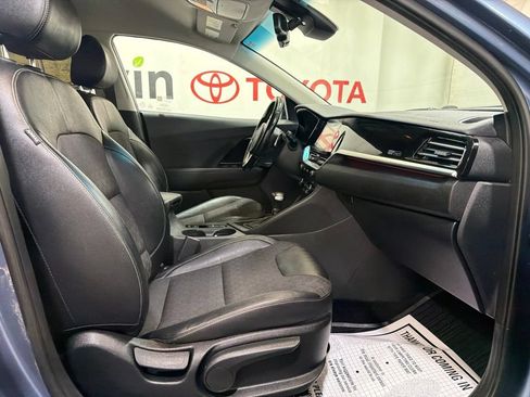 Used 2022 Kia Niro EX FWD image 10