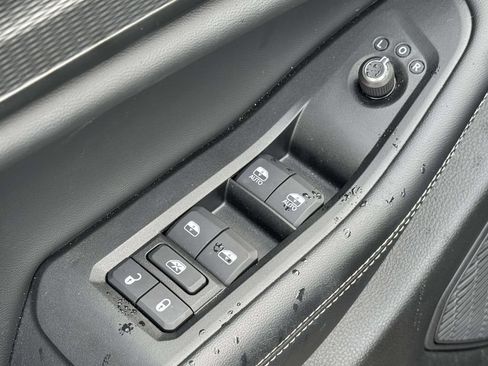 Used 2025 Jeep Grand Cherokee Altitude AWD/4WD image 28