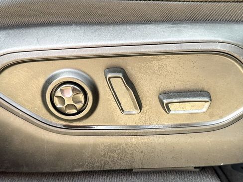 Used 2023 Jeep Grand Cherokee L Limited w/ Black Appearance Package image 34